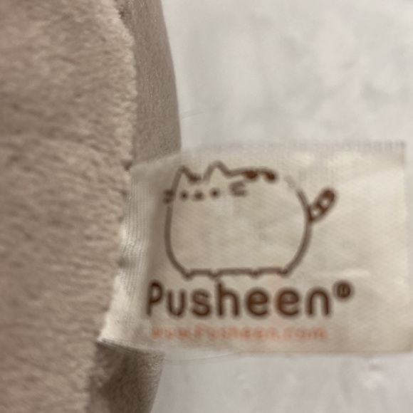 Gund Pusheen Cat Birthday Plush Stuffed Animal Cupcake and Birthday Hat Tan 10” - Picture 6 of 9